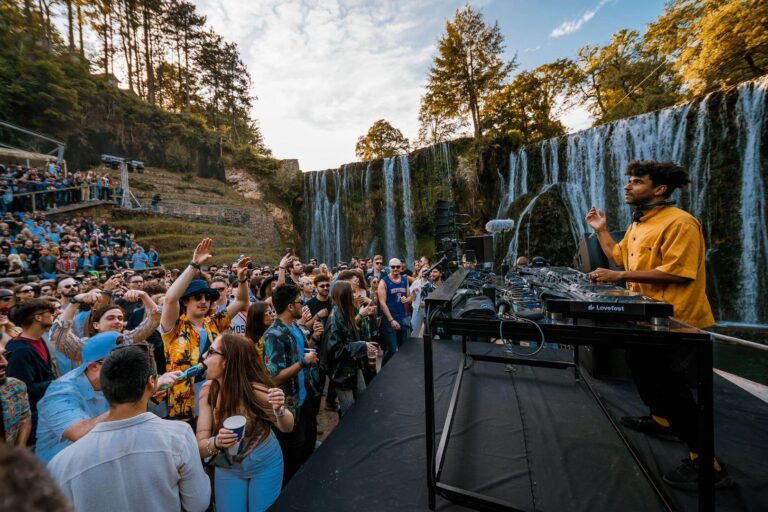 Read more about the article Prije dvije godine na Vodopadu se održao jedan od najznačajnijih kulturno-glazbenih događaja u Jajcu