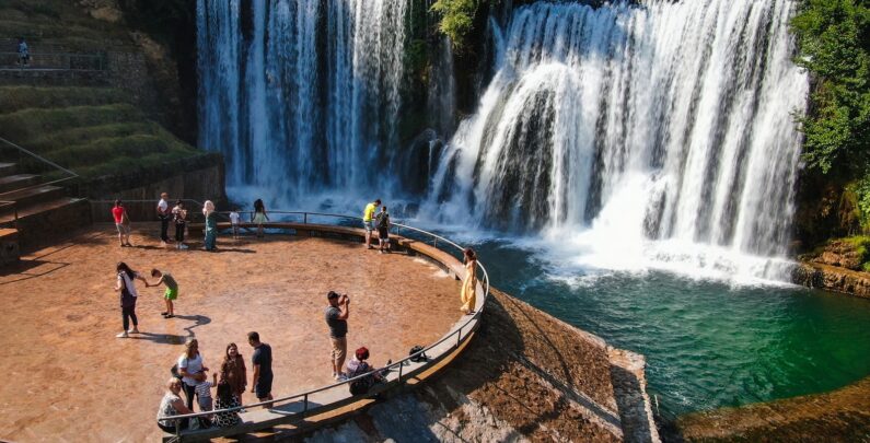 You are currently viewing Izabrani najljepši mali gradovi na svijetu, među njima i Jajce – 2023.