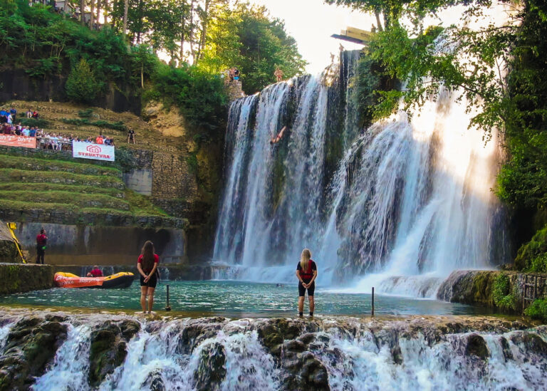 Read more about the article Rade Šćepanović iz Crne Gore ovogodišnji pobjednik Skokova s vodopada u Jajcu