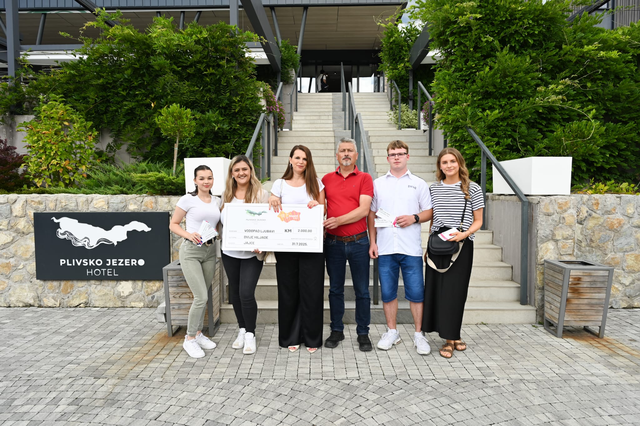 You are currently viewing Donacija za Vodopad ljubavi, VIP karte za najbolje maturante